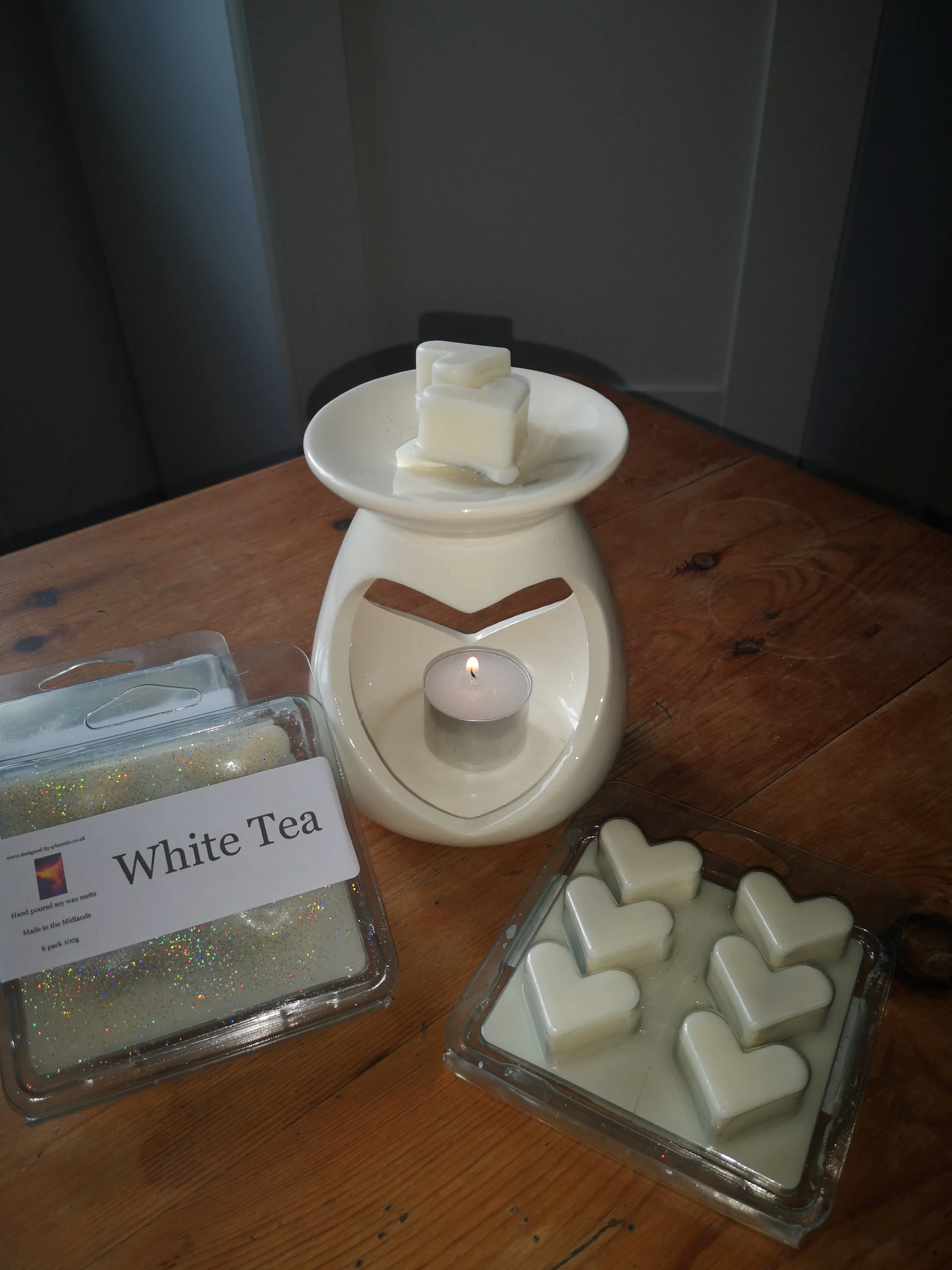 Hand poured soy wax candles & melts. White Tea,