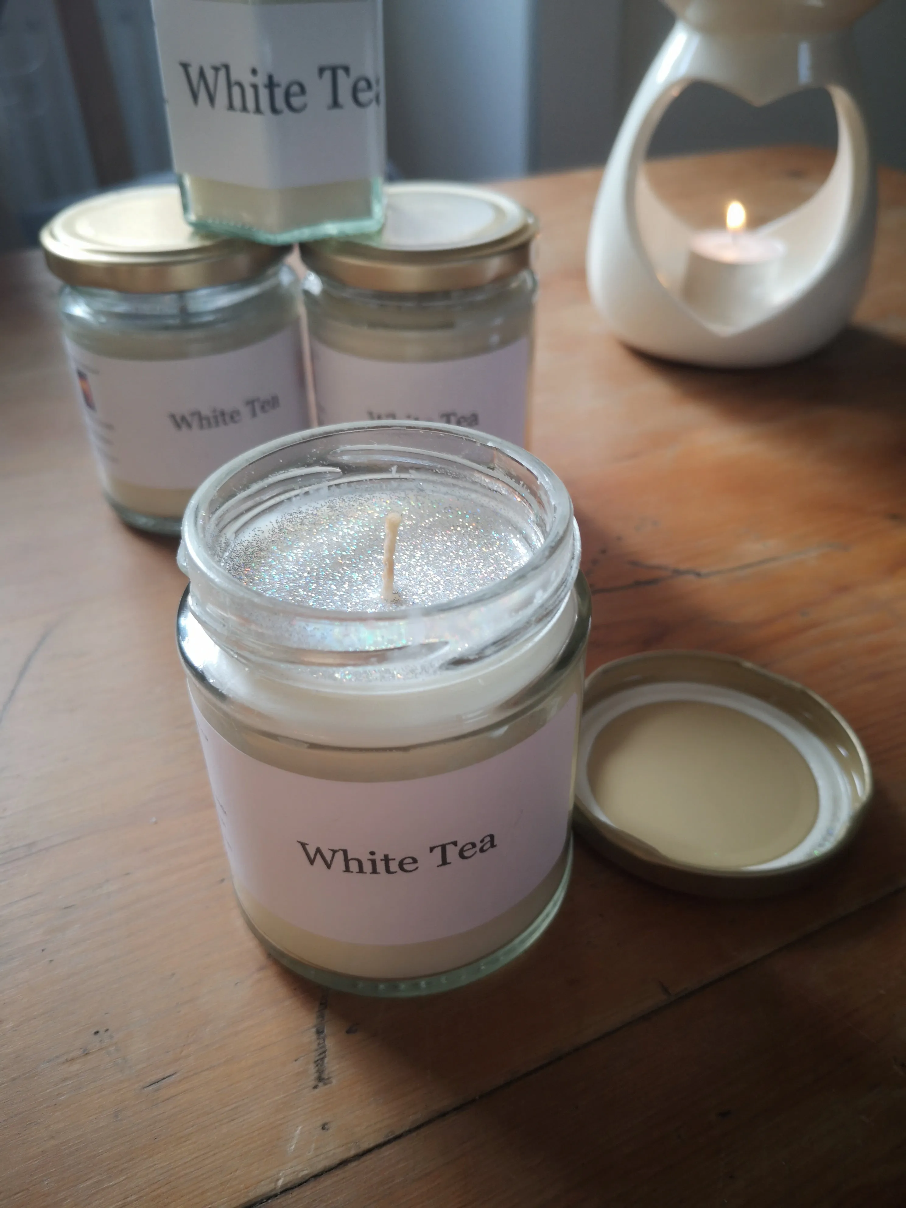 Hand poured soy wax candles & melts. White Tea,