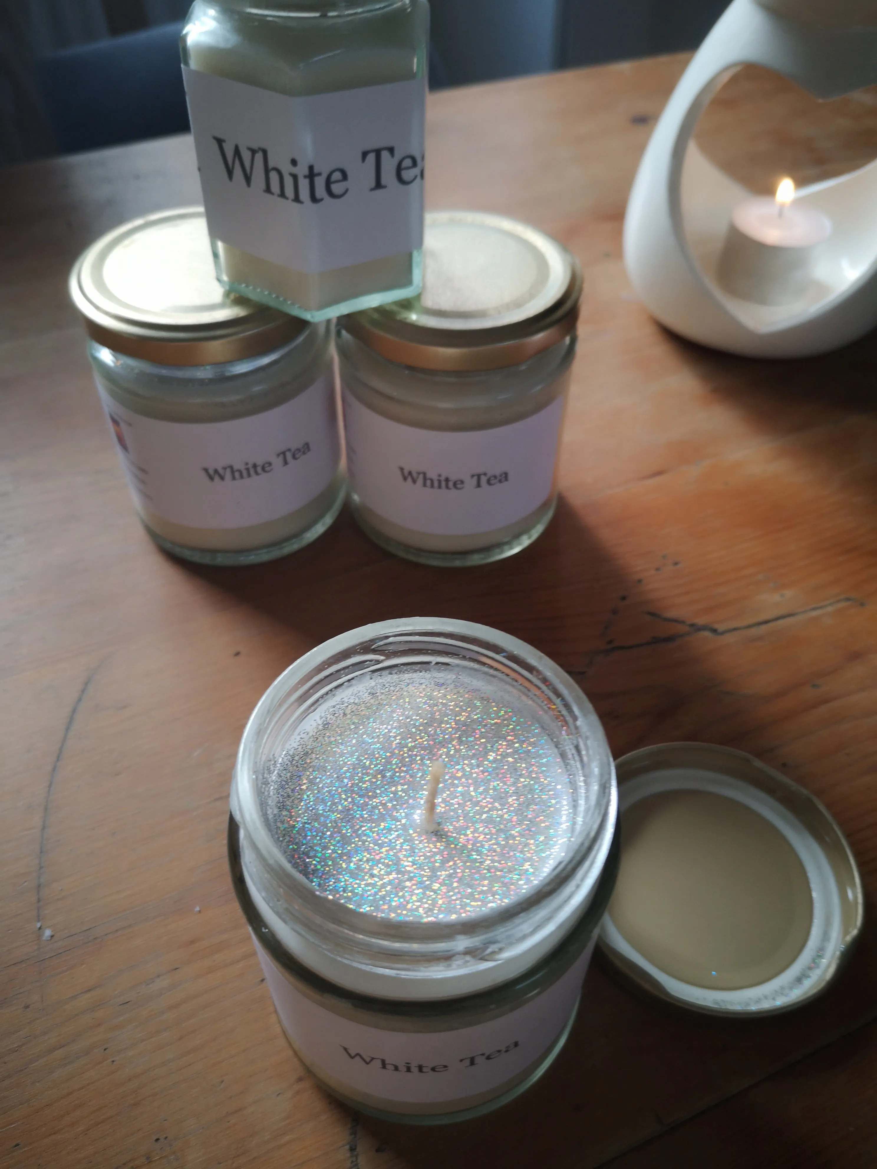 Hand poured soy wax candles & melts. White Tea,