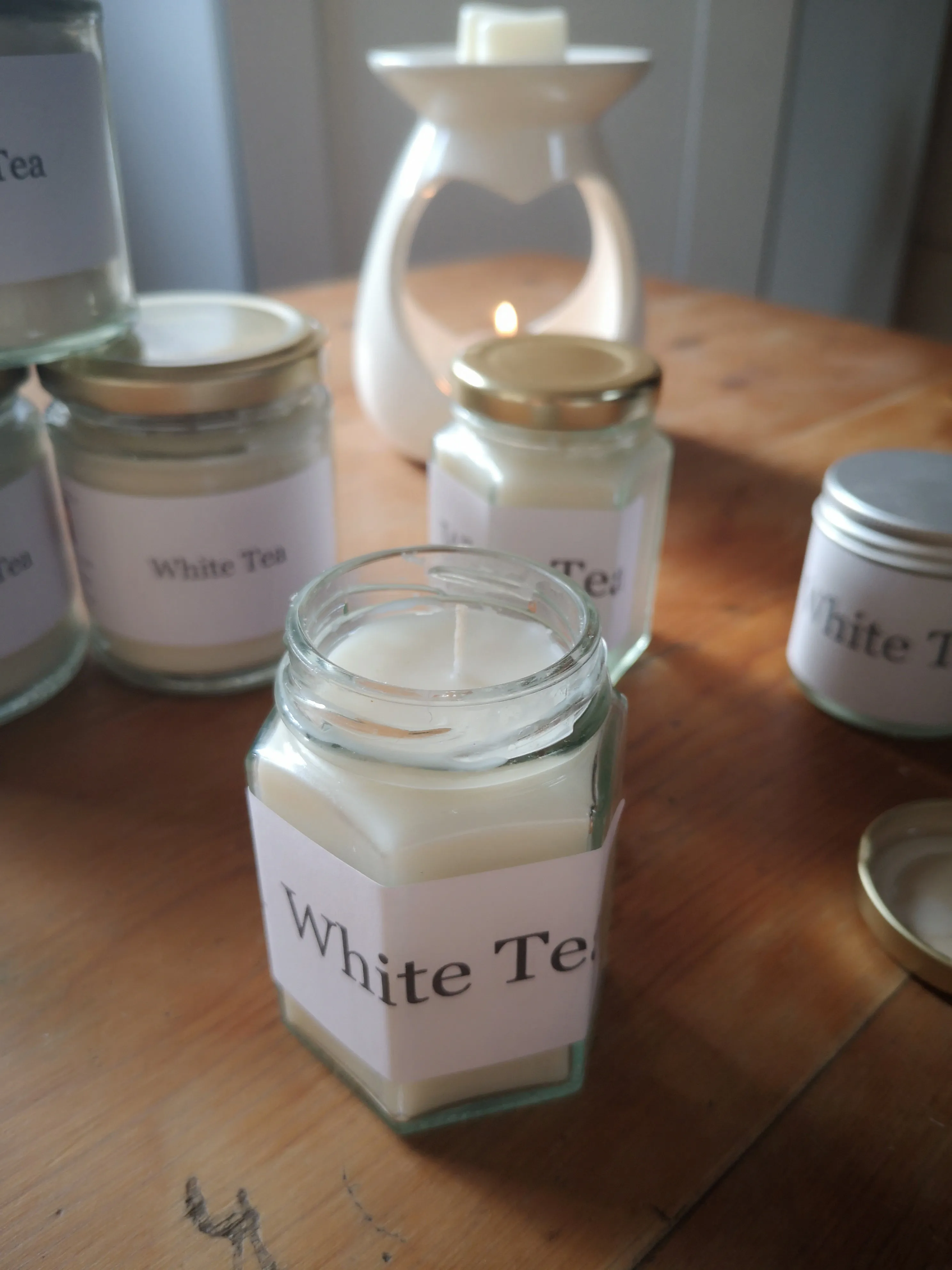 Hand poured soy wax candles & melts. White Tea,