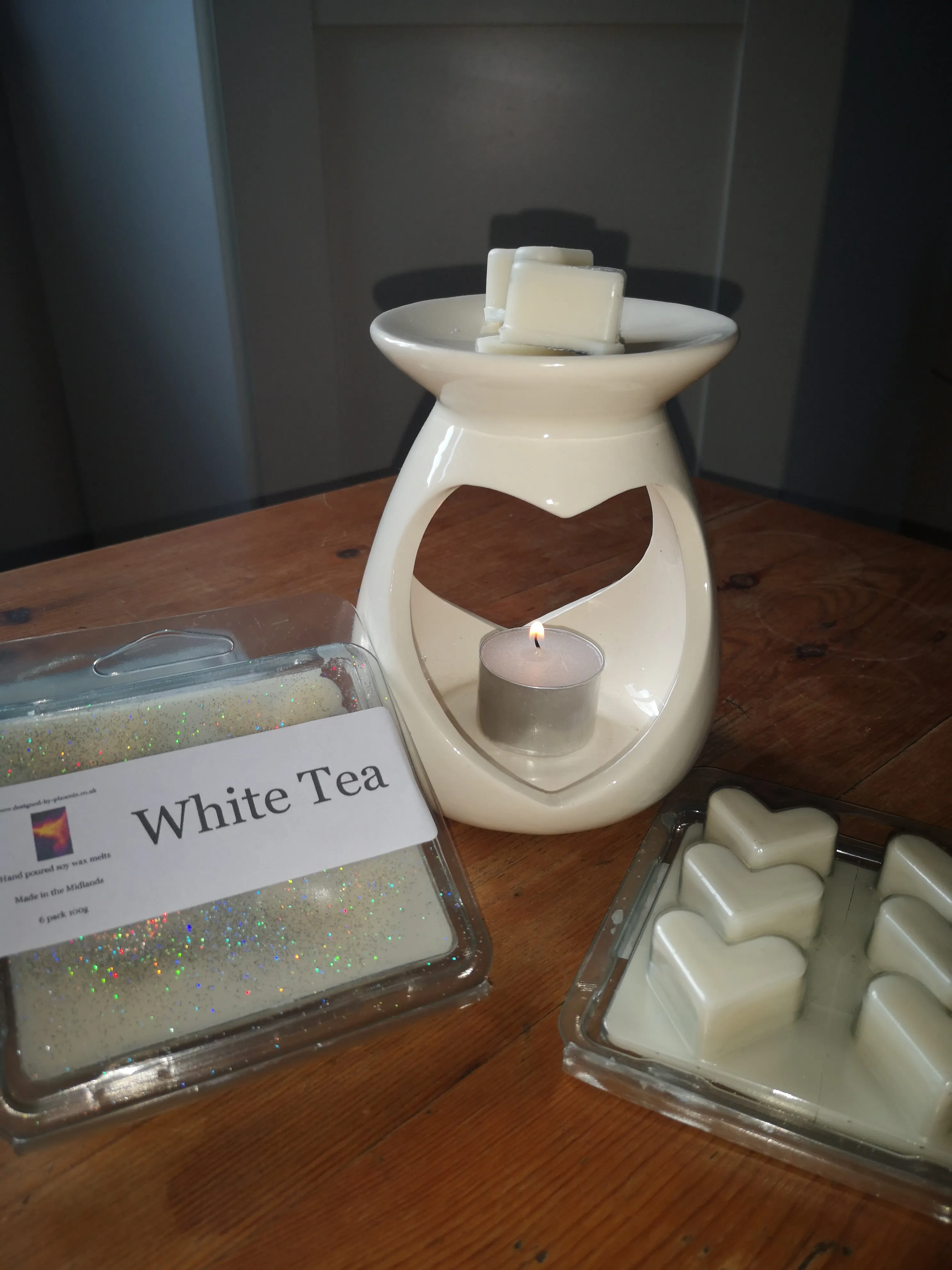 Hand poured soy wax candles & melts. White Tea,