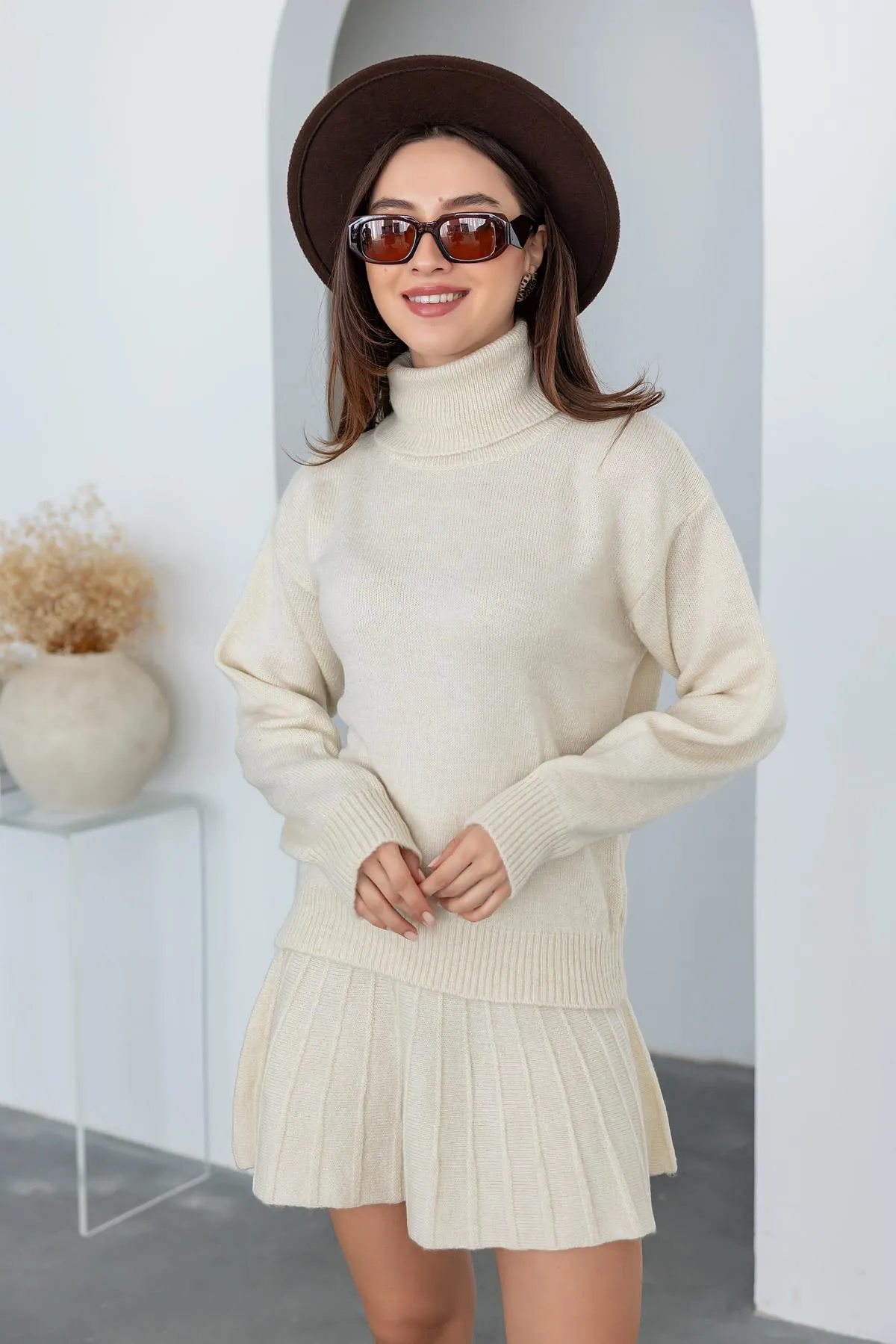 Knitted Skirt Suit - BEIGE