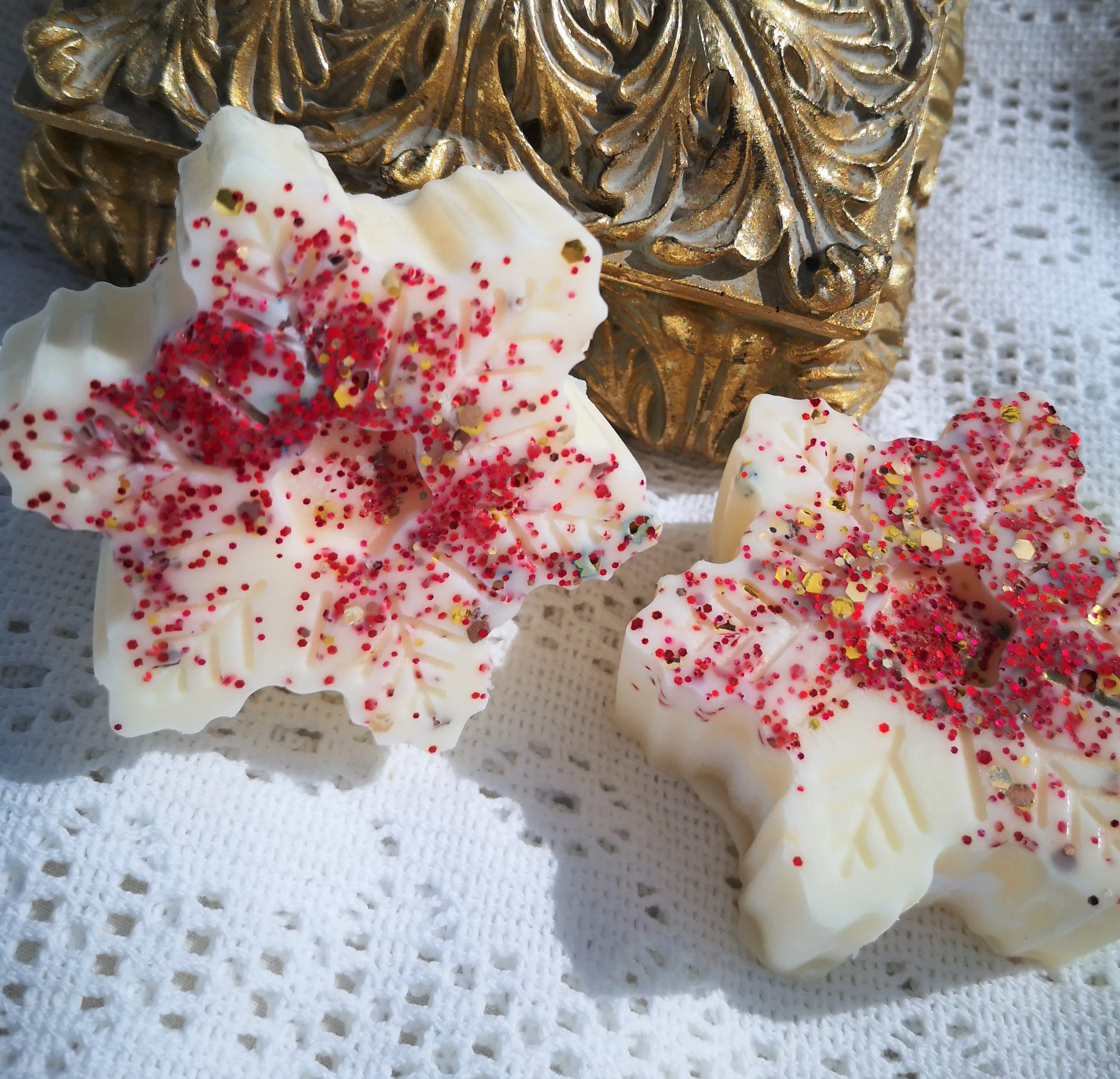 Large seasonally scented snowflake melt, limited edition 75g approx.