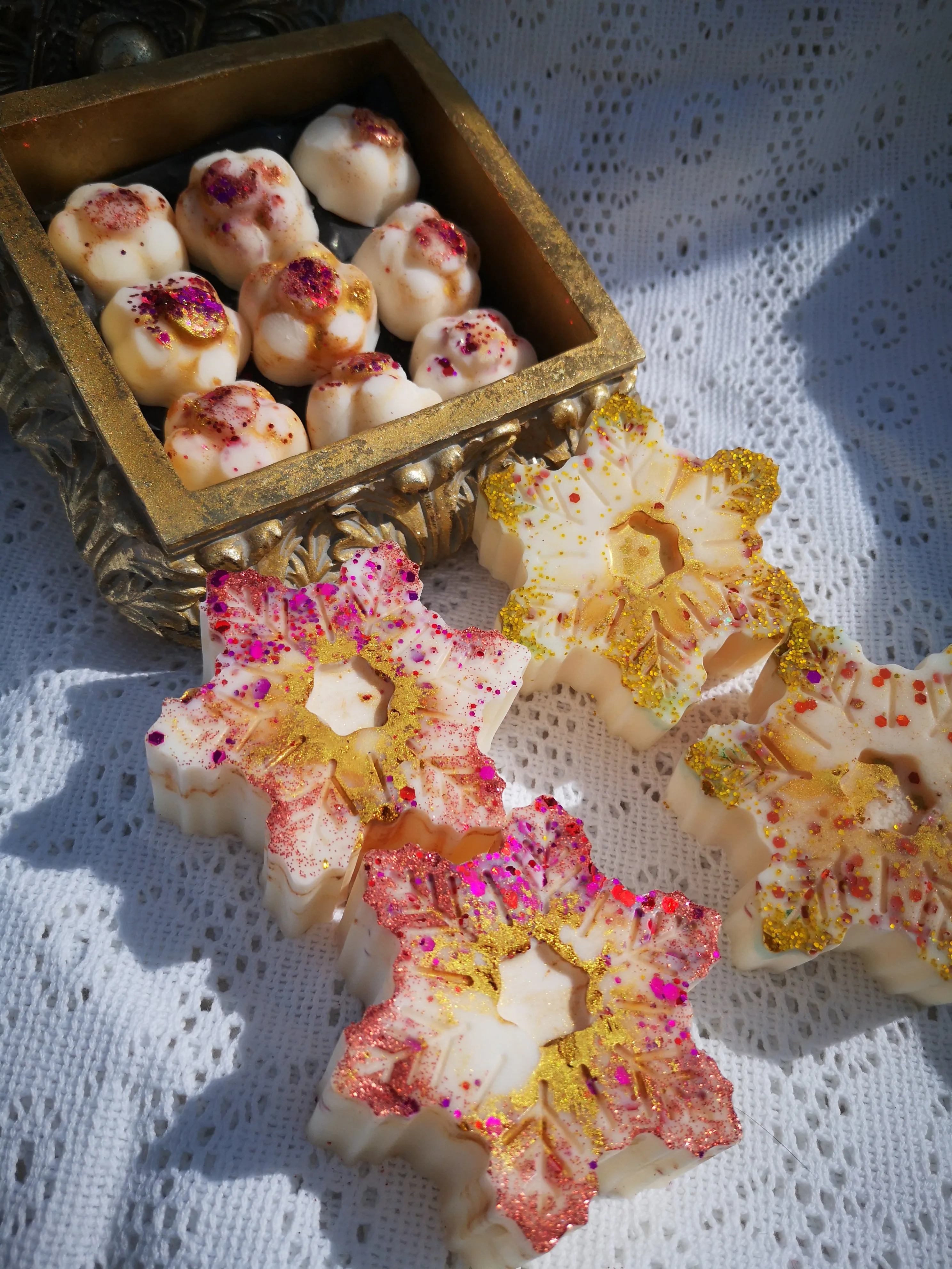 Large seasonally scented snowflake melt, limited edition 75g approx.