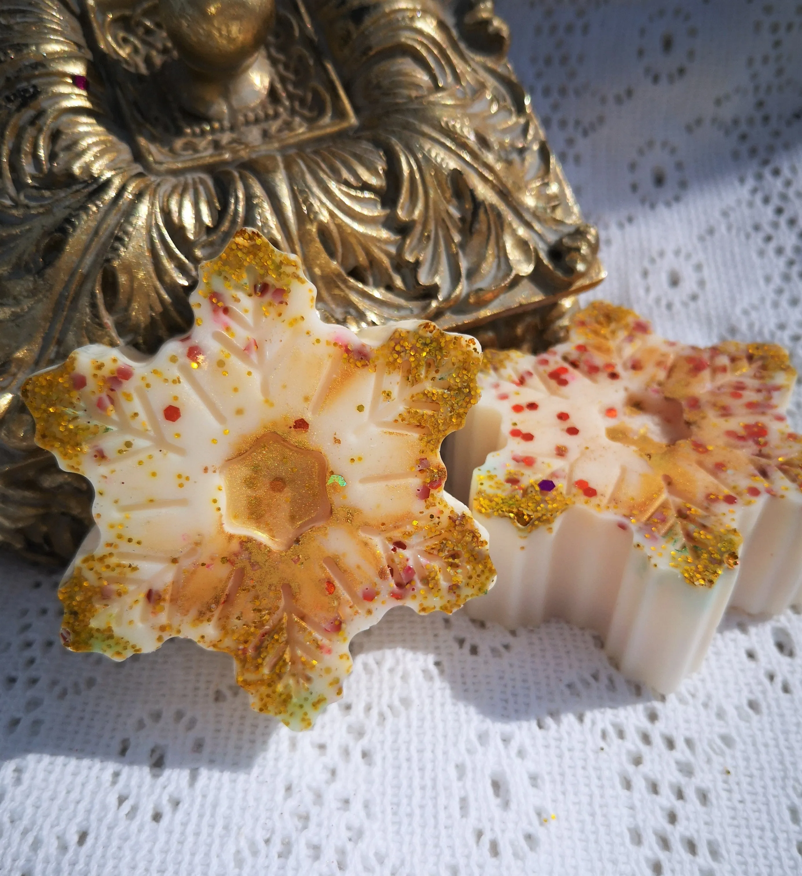 Large seasonally scented snowflake melt, limited edition 75g approx.