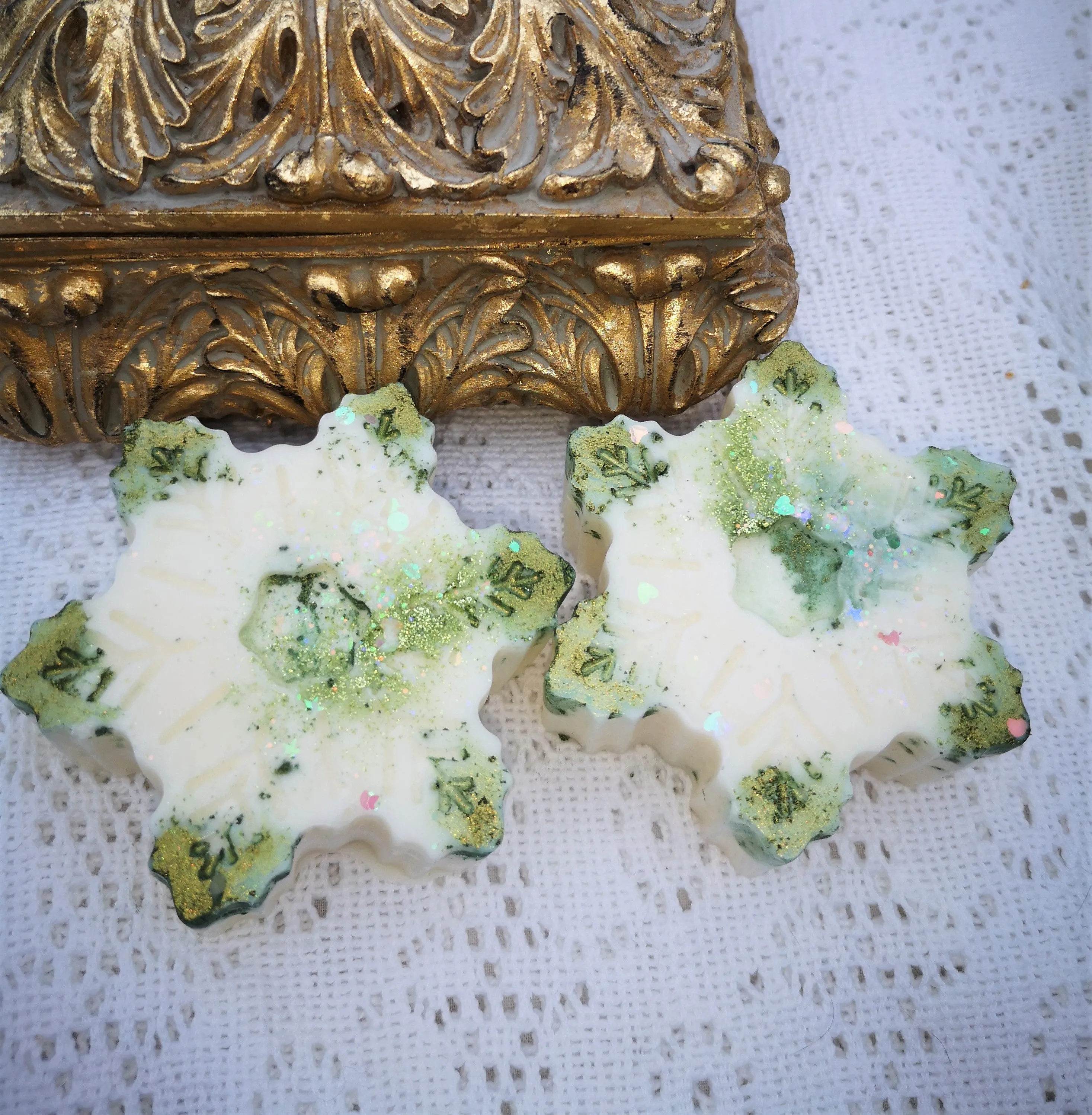 Large seasonally scented snowflake melt, limited edition 75g approx.