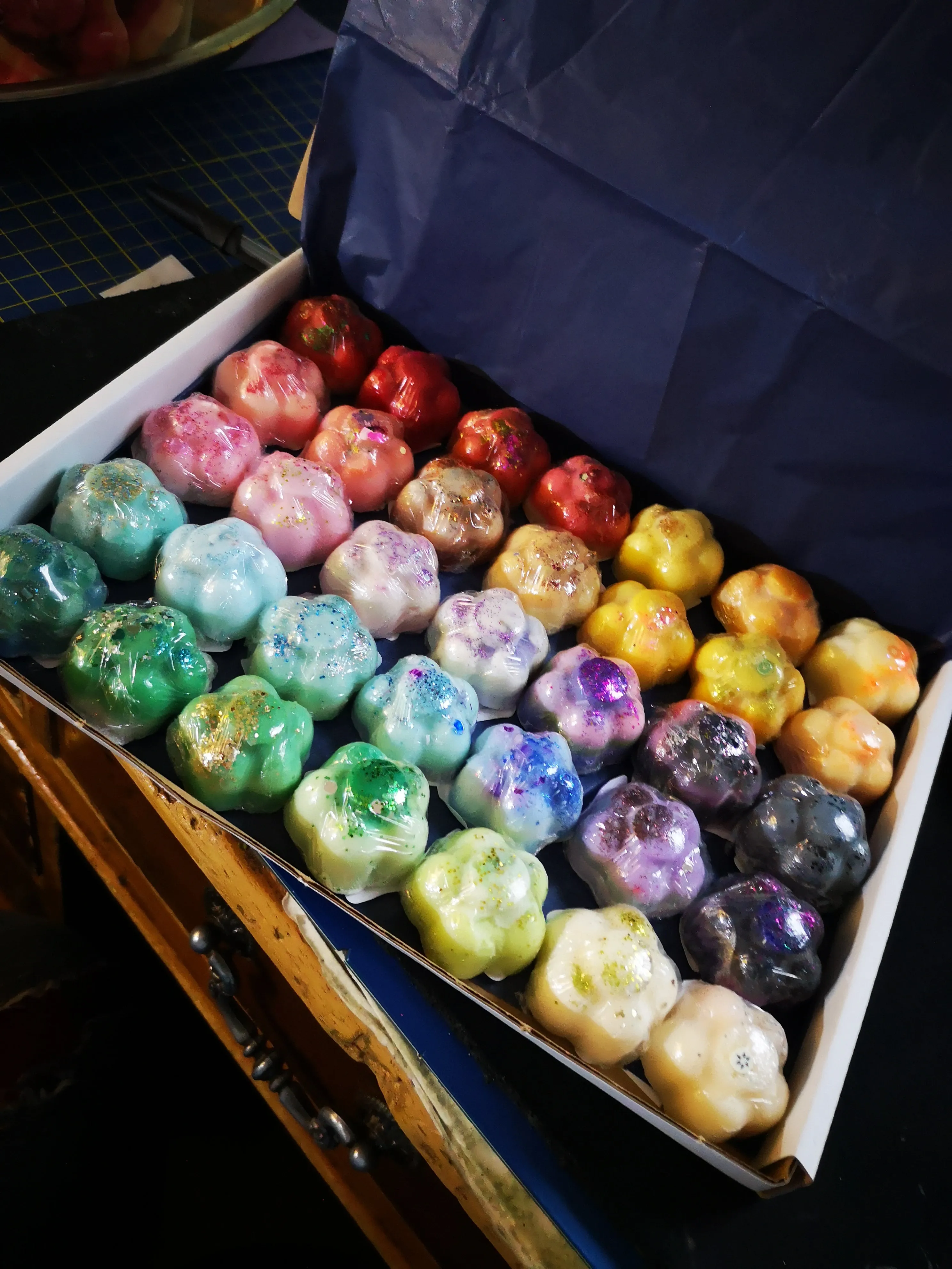 Mega mini melt sample box. 35 different fragrances from our selection, vegan soy wax