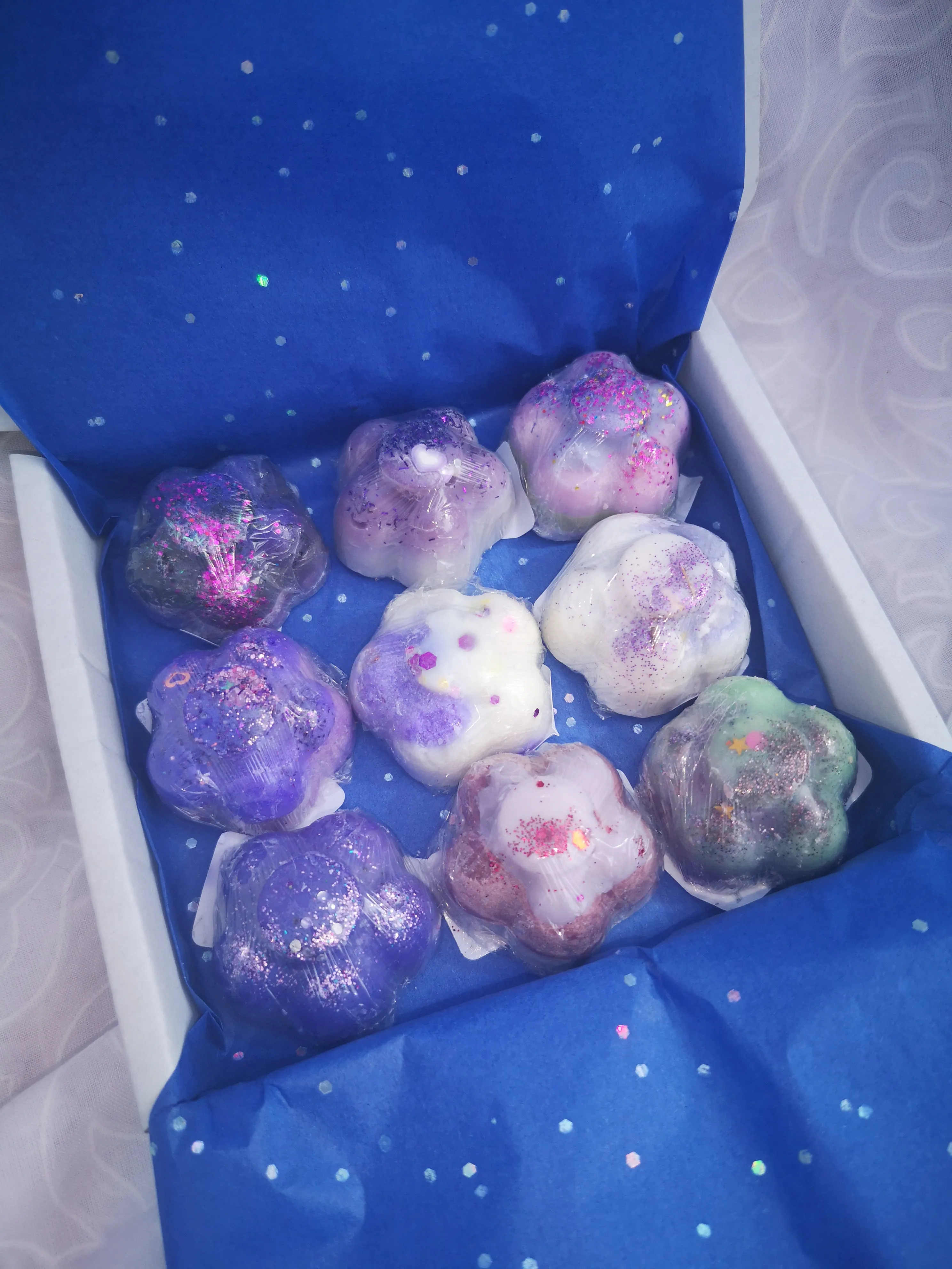 Small mini melt sample box. just 9 samples in 7 options.