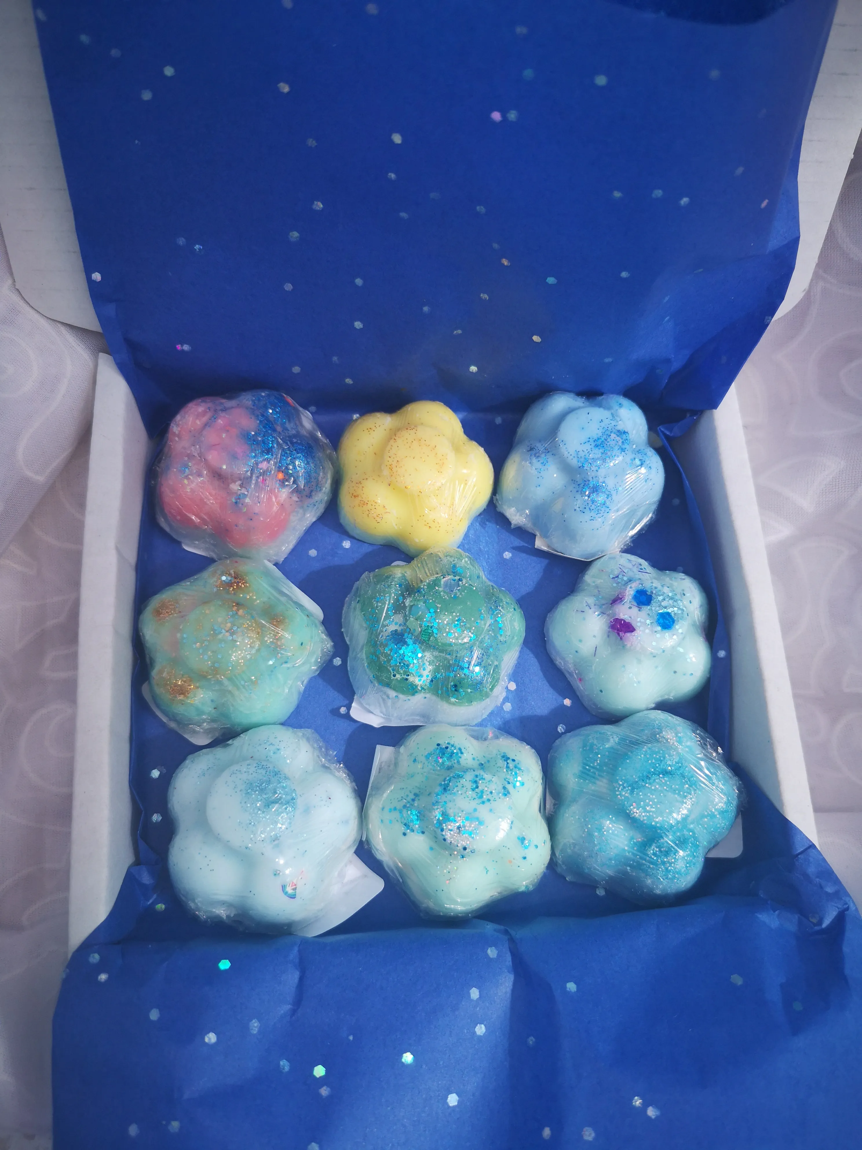 Small mini melt sample box. just 9 samples in 7 options.