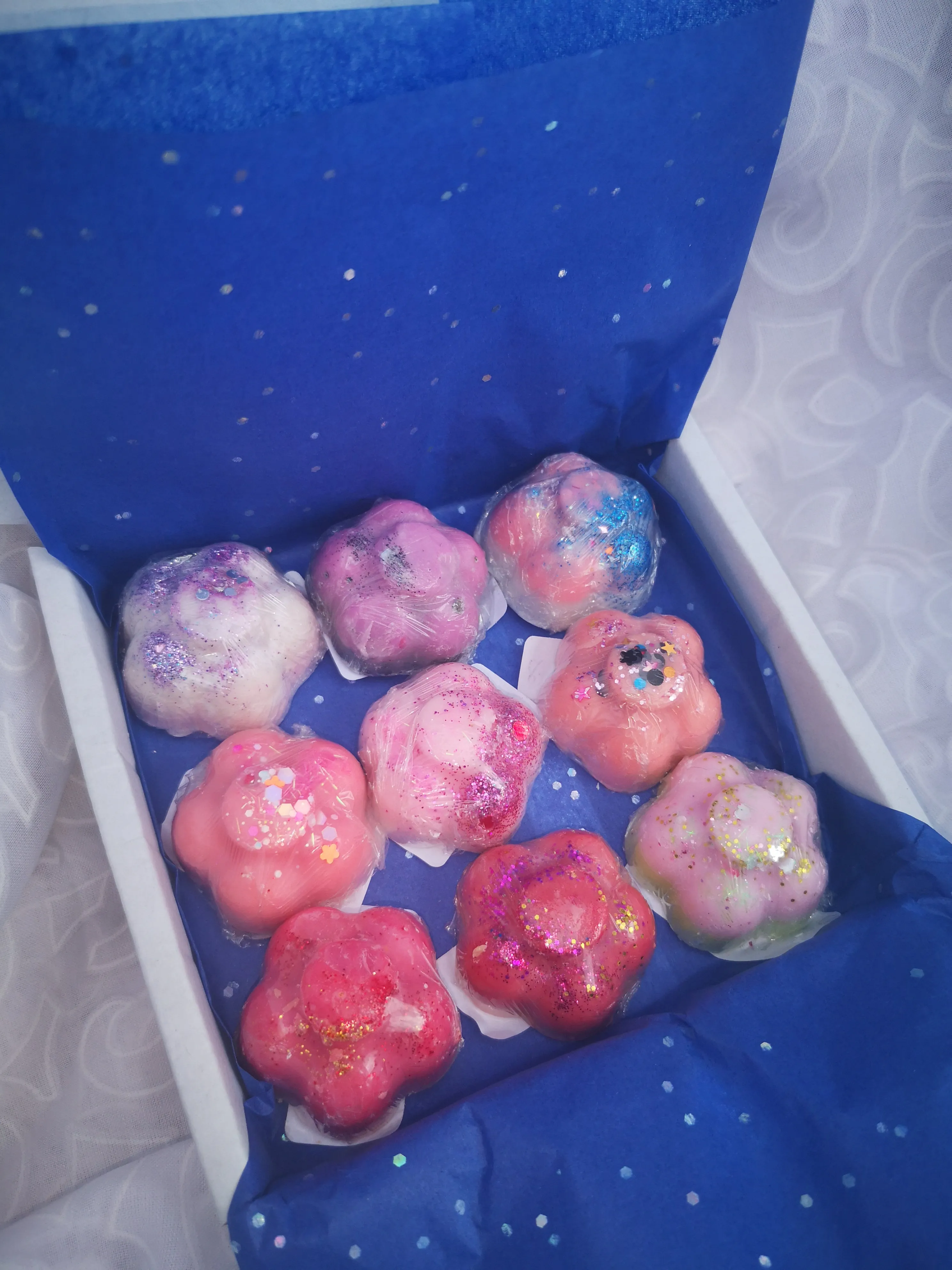 Small mini melt sample box. just 9 samples in 7 options.